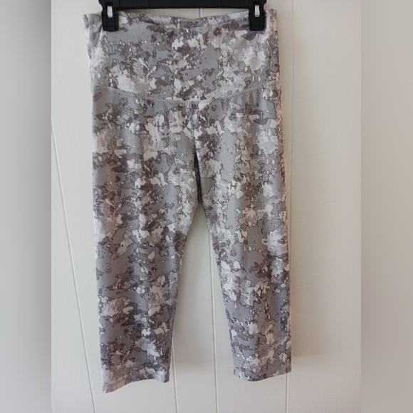 Womens Old Navy Active Crop Leggings - Picture 3 of 3